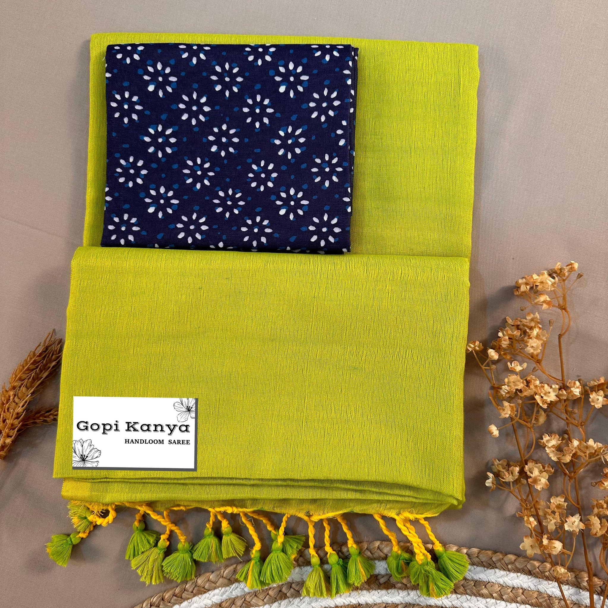 Perrot Green Handloom Cotton Saree With Printed Blouse
