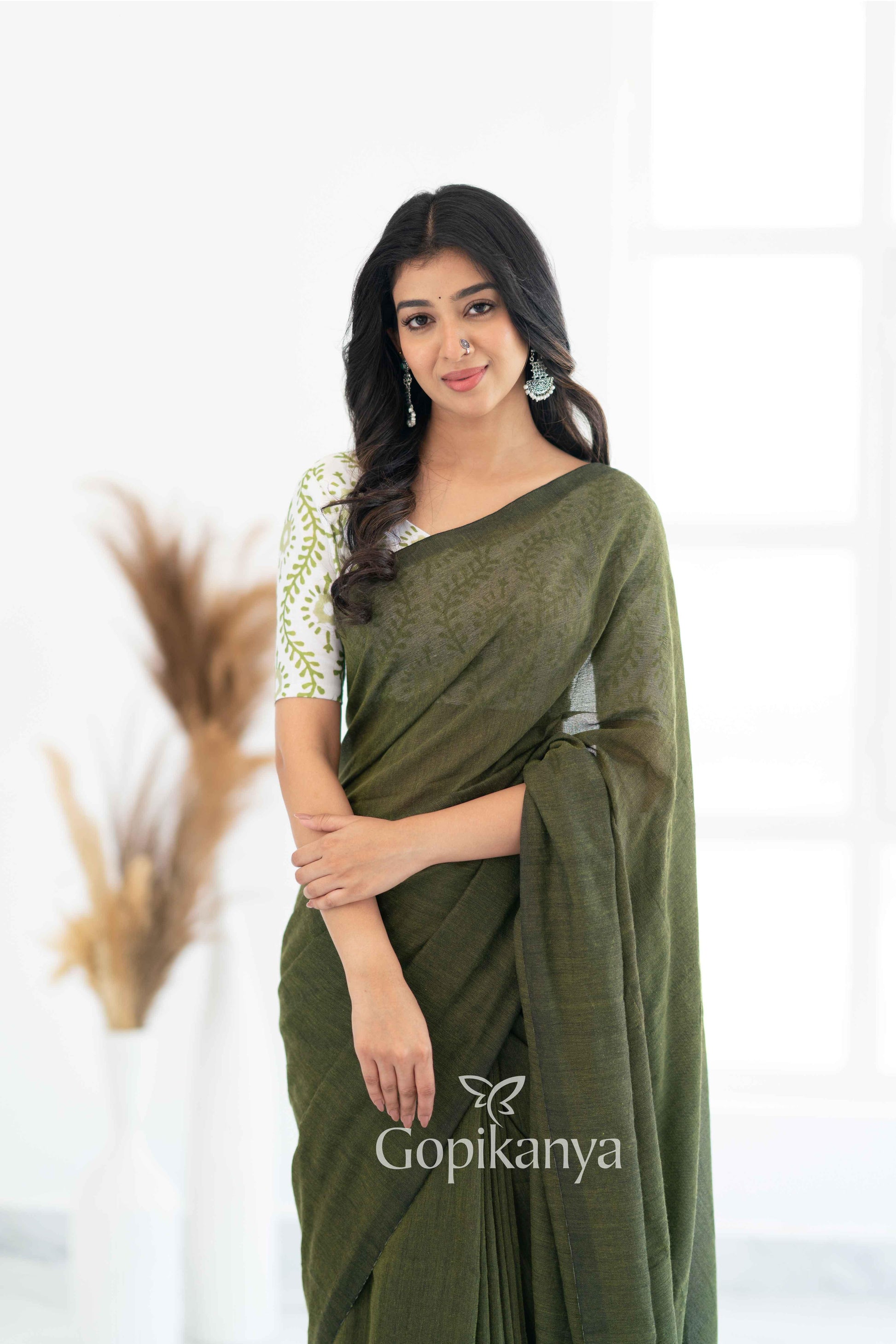 Mehndi Khadi Cotton Saree With White Printed Blouse - Gopi Kanya