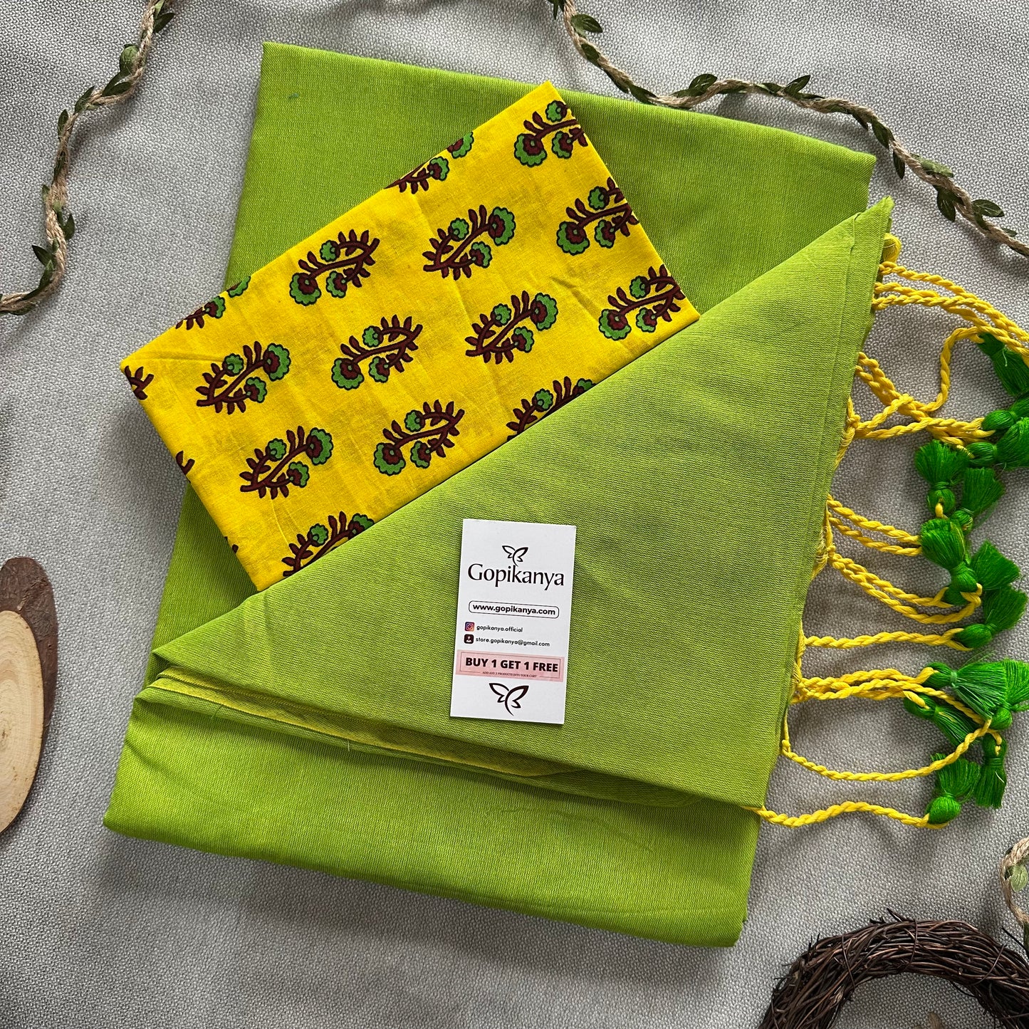 Perrot Green Handloom Cotton Saree With Yellow Leaf Printed Blouse