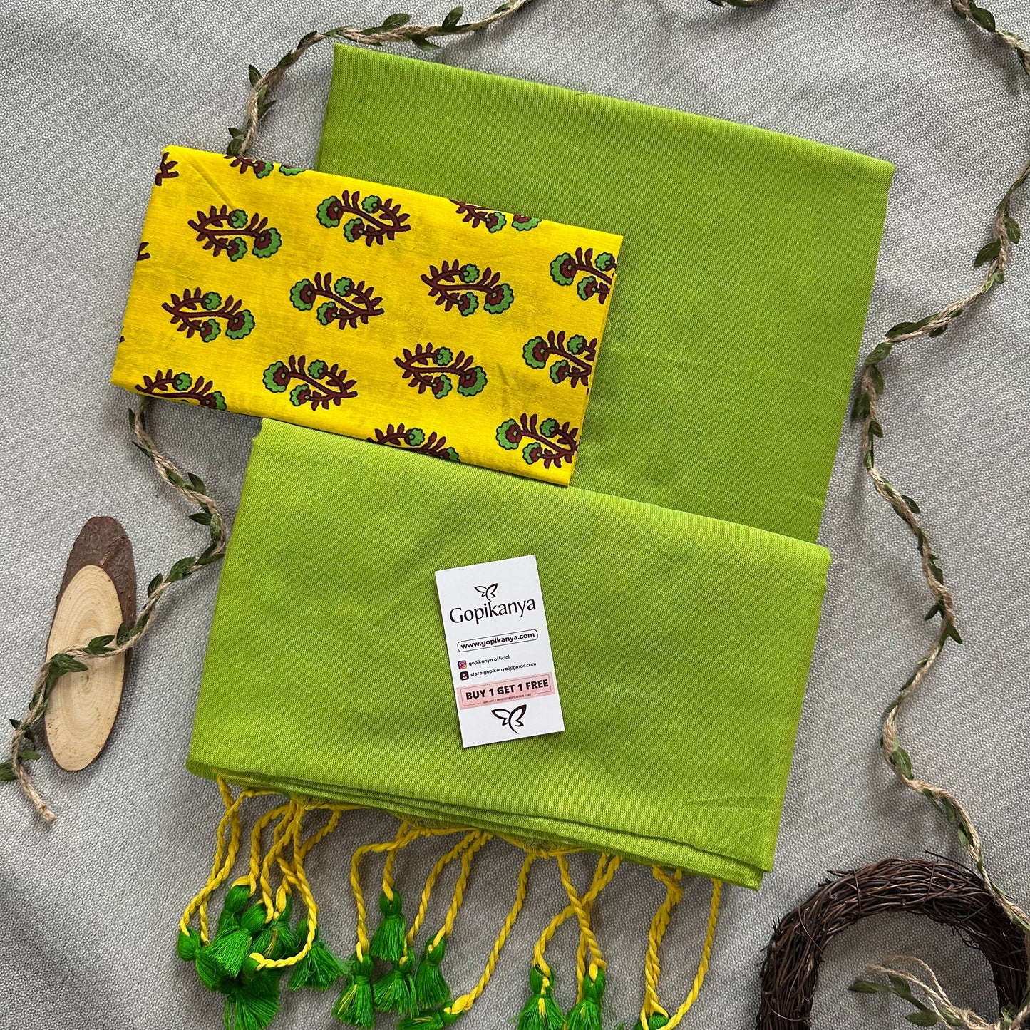 Perrot Green Handloom Cotton Saree With Yellow Leaf Printed Blouse