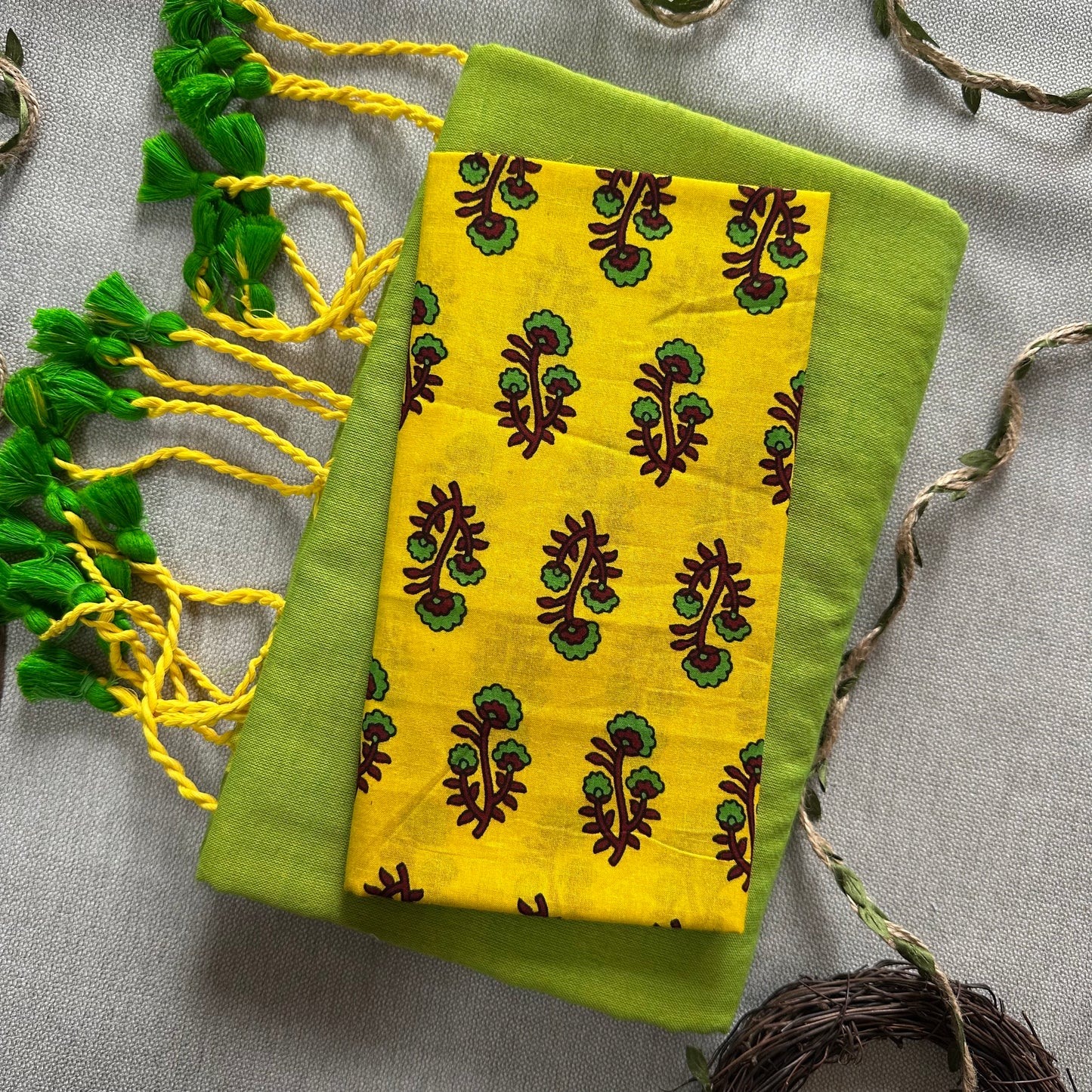 Perrot Green Handloom Cotton Saree With Yellow Leaf Printed Blouse