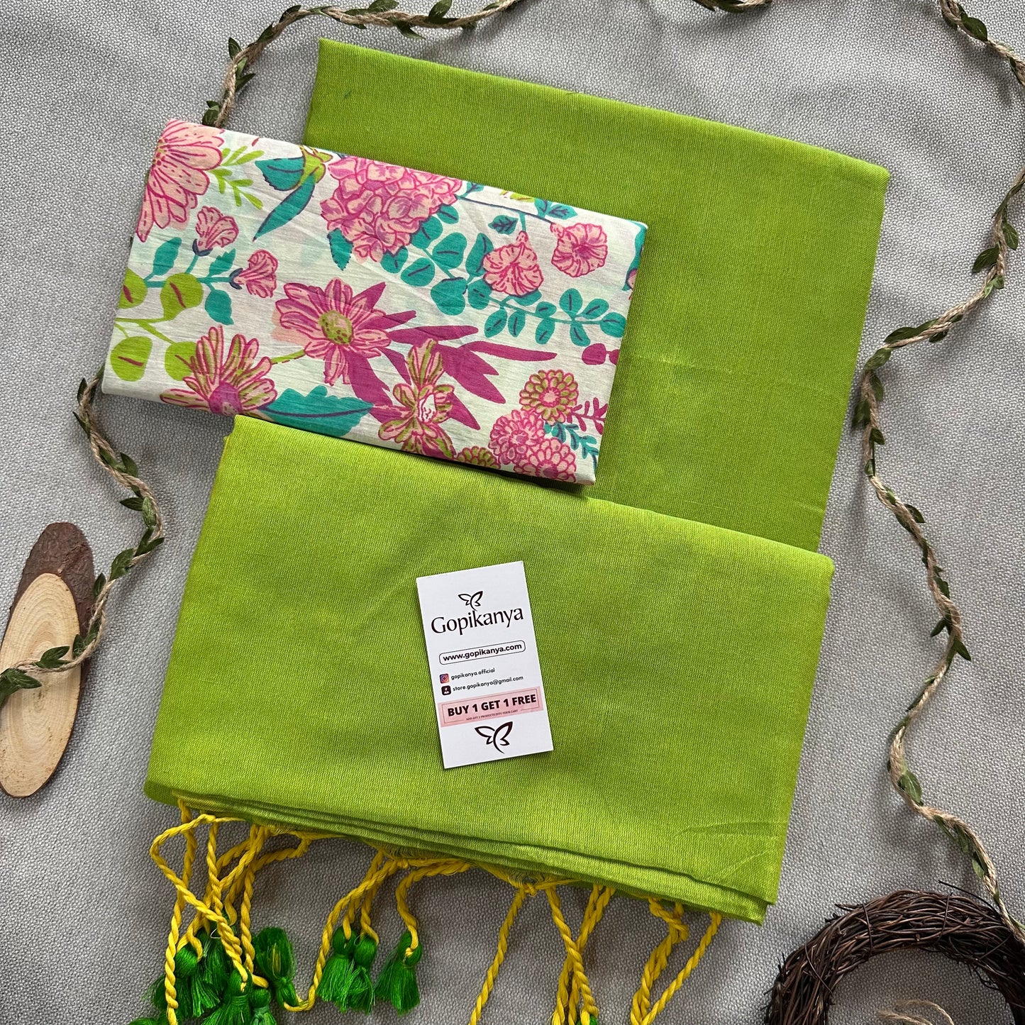 Perrot Green Handloom Cotton Saree With Flower Printed Blouse